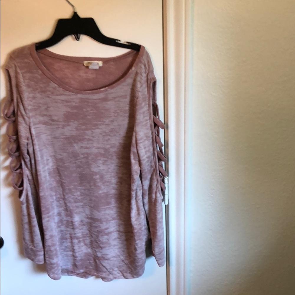 Cut long sleeve